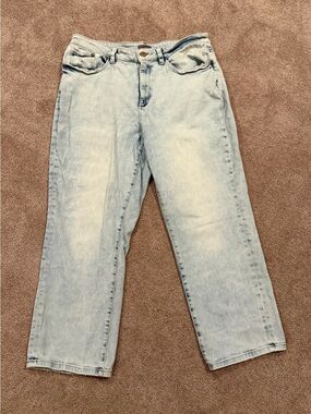 DL1961 14W Light Wash Cropped Straight Leg Stretch Jeans